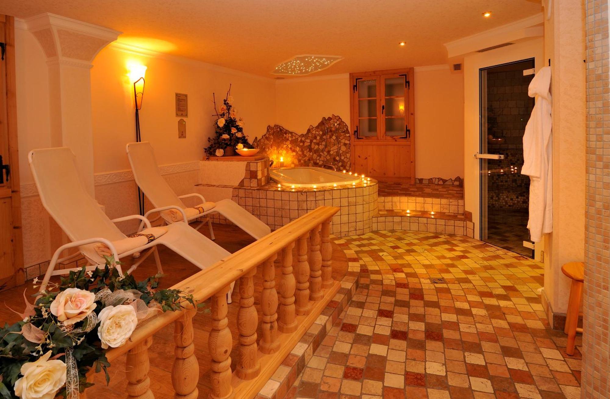 Garni Hotel Iris Selva di Val Gardena Exterior foto