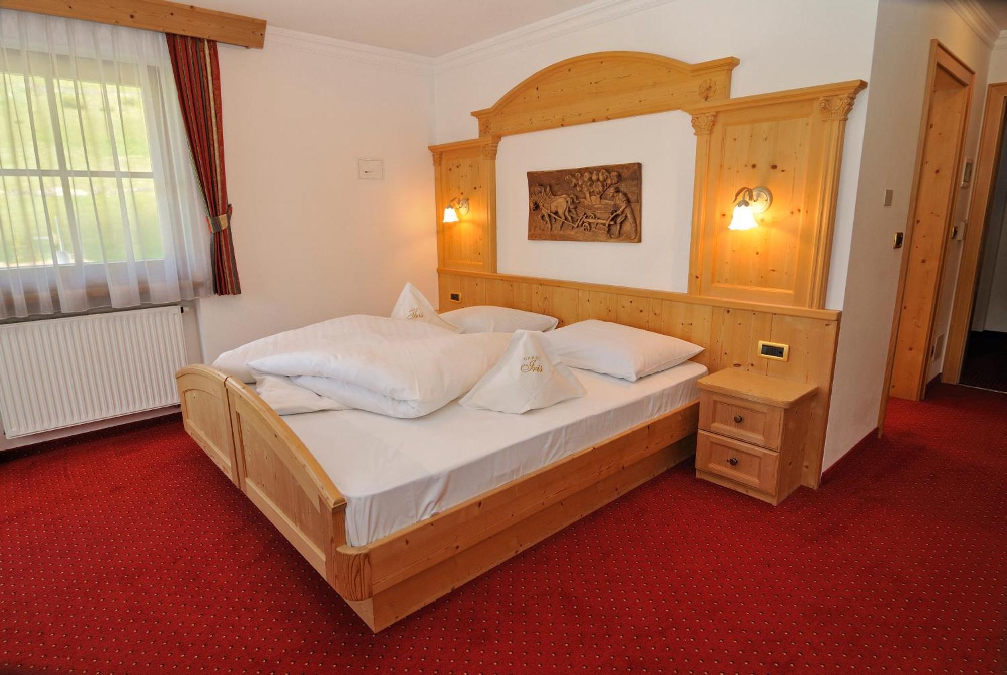 Garni Hotel Iris Selva di Val Gardena Exterior foto